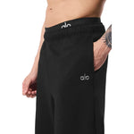 Load image into Gallery viewer, Alo Accolade Straight Leg Sweatpants Black