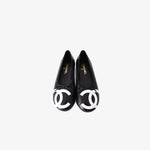 Load image into Gallery viewer, Chanel 2026 Coco Beach Cambon Black and White CC Logo Ballet Flats in Lambskin