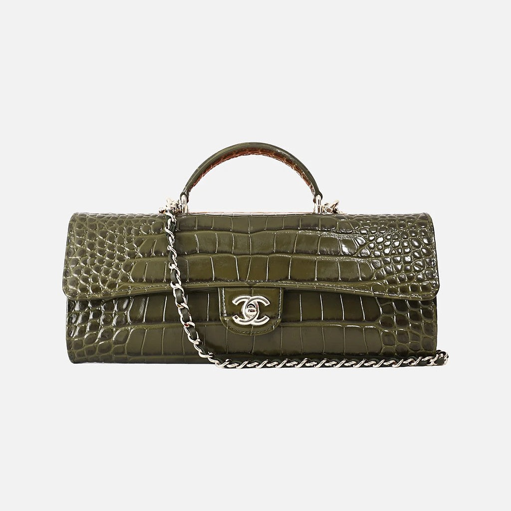 Chanel 26K Chain Clutch in Olive Crocodile-Embossed Calfskin Leather with Gold Hardware